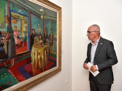 Изложбата „Париски рефлексии“ претставена во Офицерскиот дом во Битола